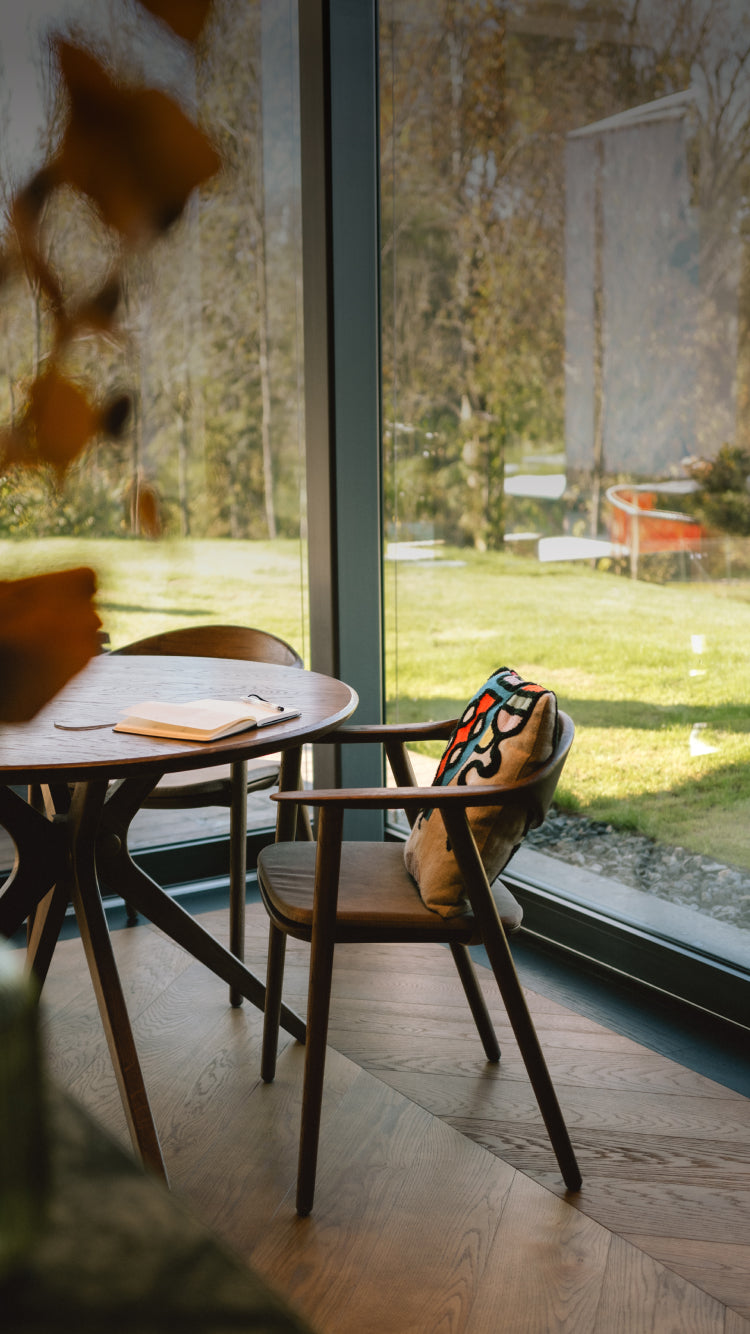 Banner ARTISANAL
CHAIRS AND 
TABLES WITH 
TIMELESS DESIGN