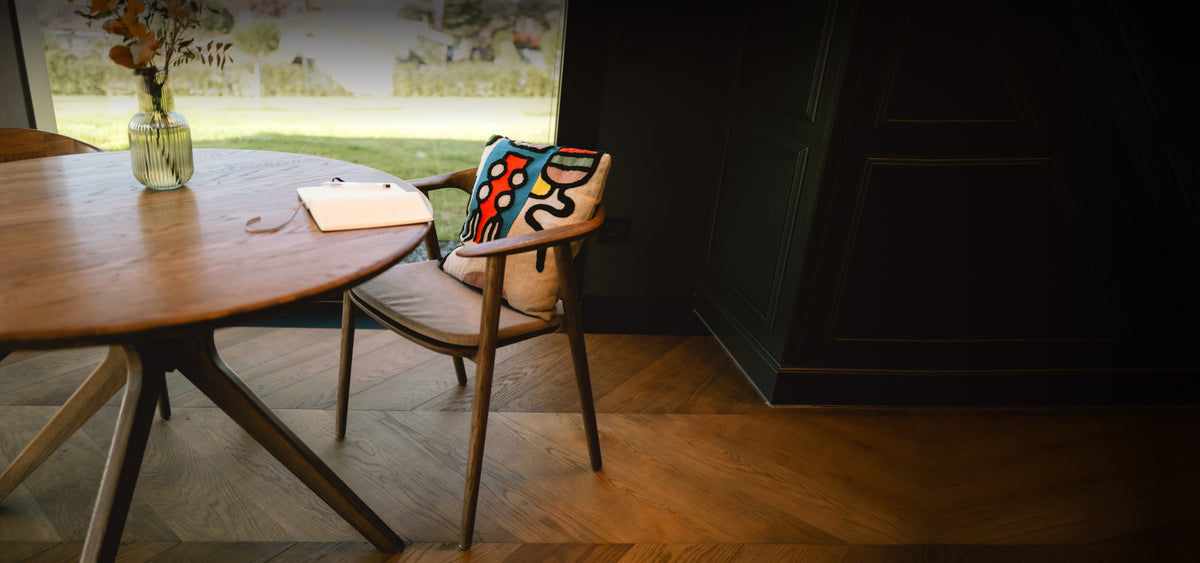 Banner ARTISANAL
CHAIRS AND 
TABLES WITH 
TIMELESS DESIGN