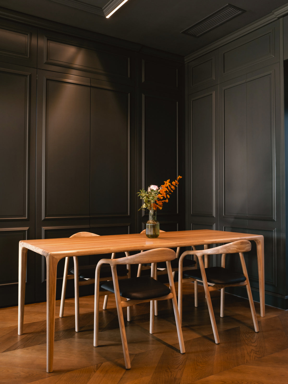 Banner LUXURY DESIGN
FURNITURE
MADE TO LAST